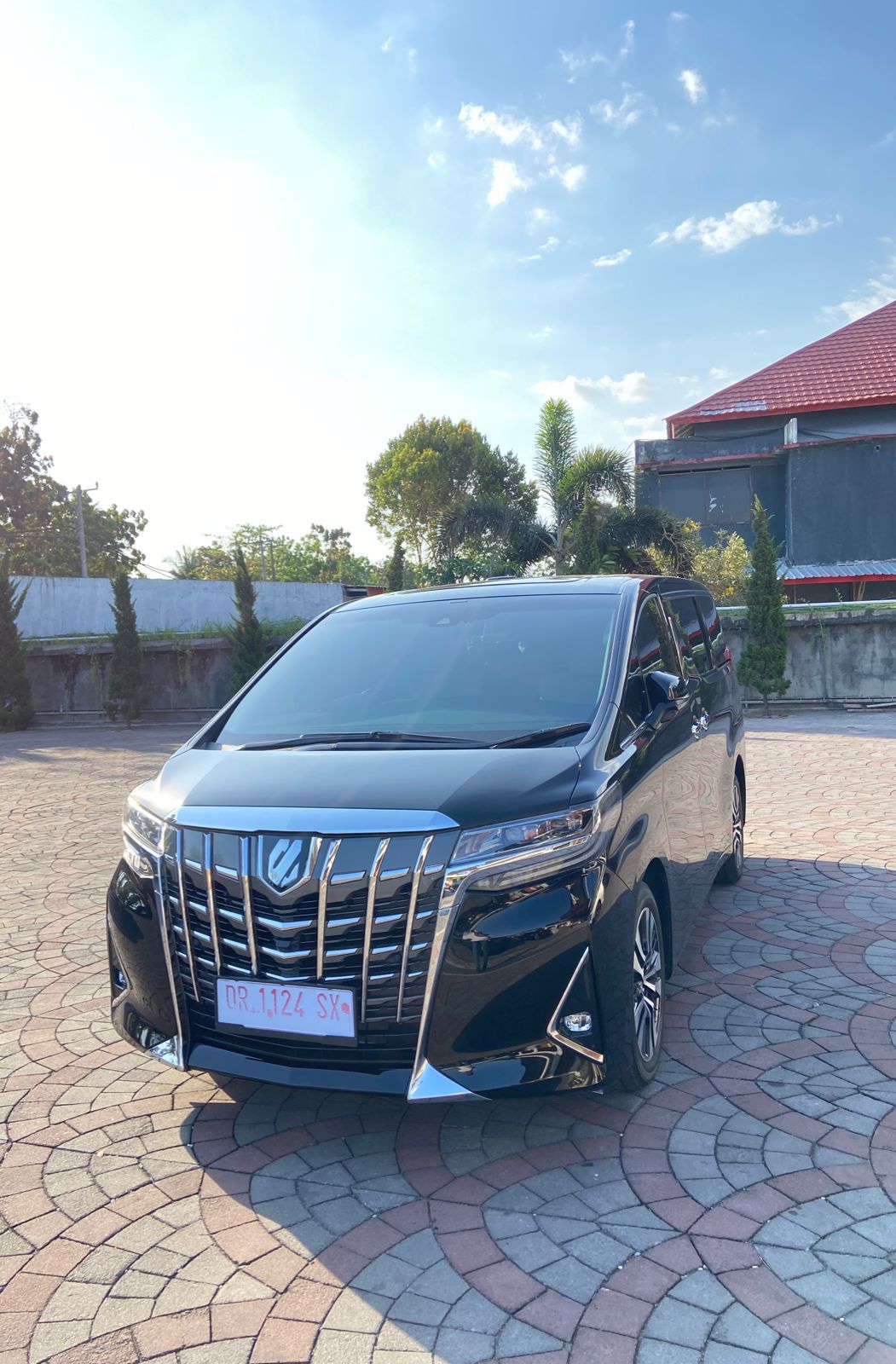 Sewa Mobil Alphard Lombok